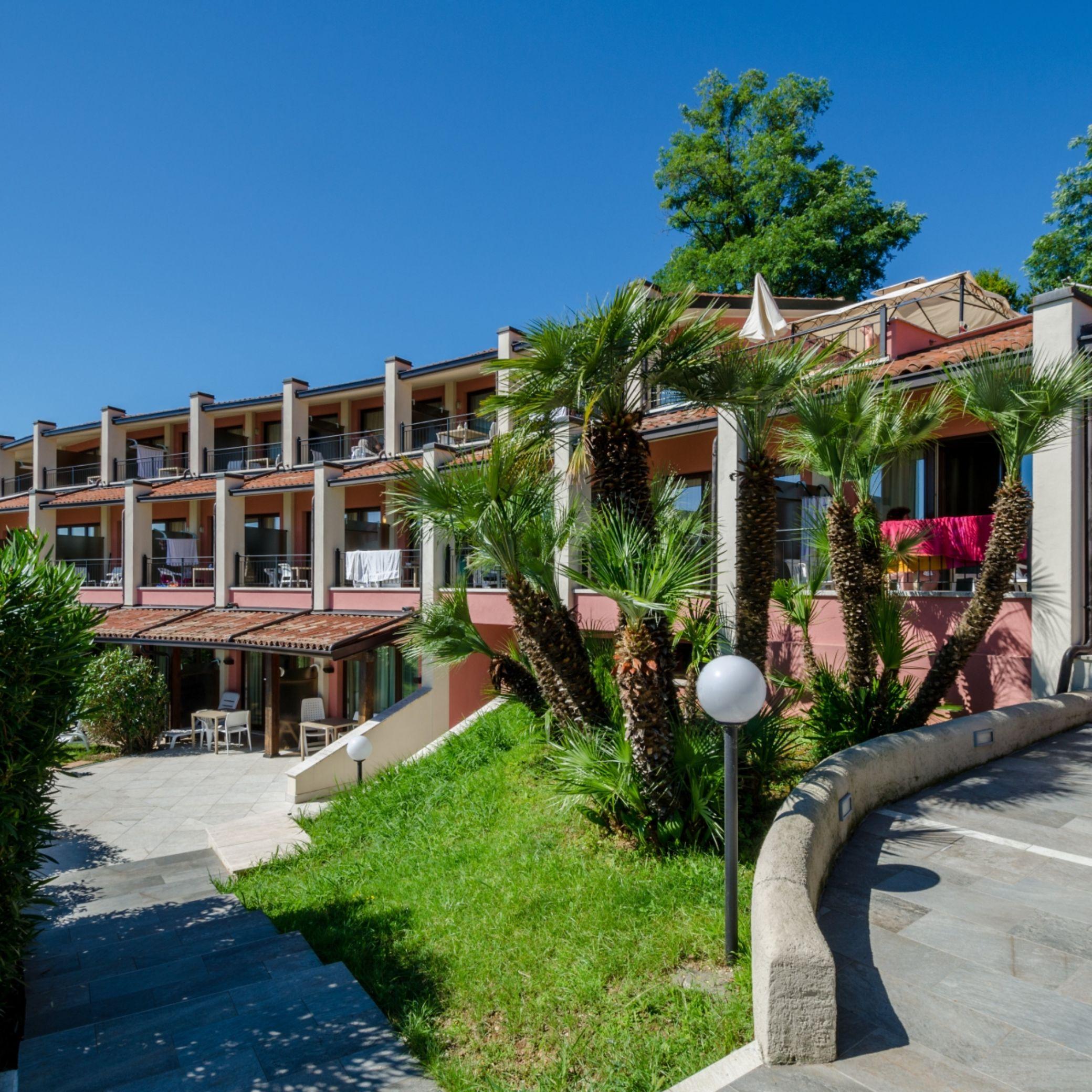 Hotel Belvedere Манерба-дель-Гарда Экстерьер фото